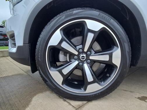 2020 Volvo XC40 T5 Momentum