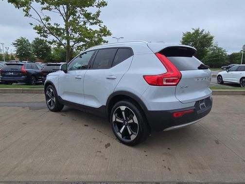 2020 Volvo XC40 T5 Momentum