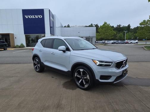 2020 Volvo XC40 T5 Momentum