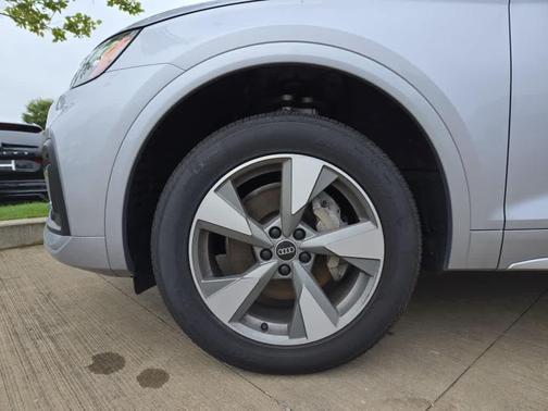 2024 Audi Q5 40 Premium