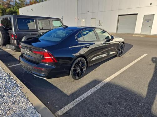 2023 Volvo S60 B5 Plus Black Edition