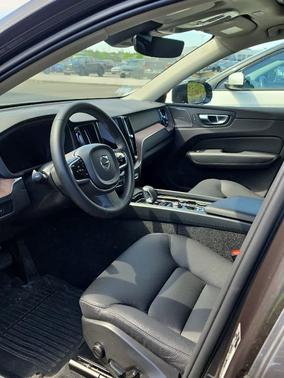 Platinum Grey Metallic 2023 Volvo XC60 B5 Plus Dark Theme