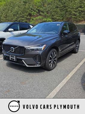 Platinum Grey Metallic 2023 Volvo XC60 B5 Plus Dark Theme