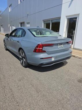 2024 Volvo S60 Recharge Plug-In Hybrid T8 Plus Dark Theme