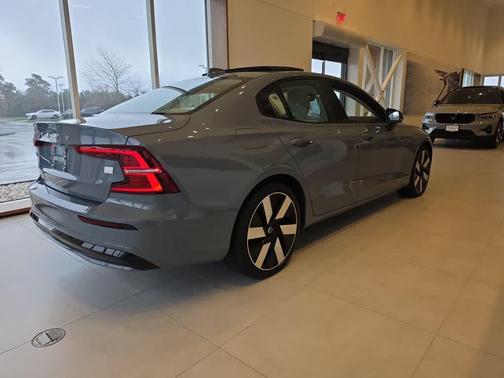 Thunder Gray Metallic 2024 Volvo S60 Recharge Plug-In Hybrid T8 Plus Dark Theme