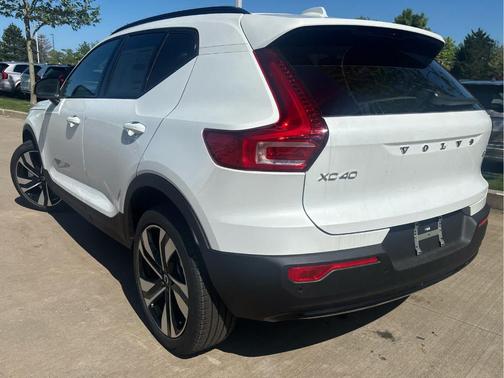 Crystal White 2026 Volvo XC40 B5 Plus