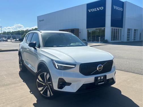 Crystal White 2026 Volvo XC40 B5 Plus
