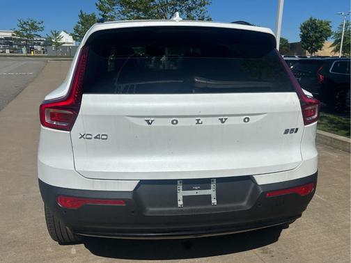 Crystal White 2026 Volvo XC40 B5 Plus