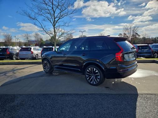2026 Volvo XC90 B6 Ultra Dark Theme 6-Seater