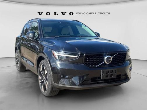 Onyx Black Metallic 2023 Volvo XC40 B5 Ultimate Dark Theme