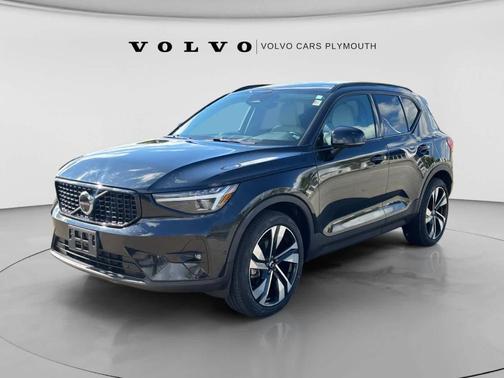 Onyx Black Metallic 2023 Volvo XC40 B5 Ultimate Dark Theme