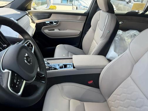 Silver 2026 Volvo XC90 B6 Plus 7-Seater