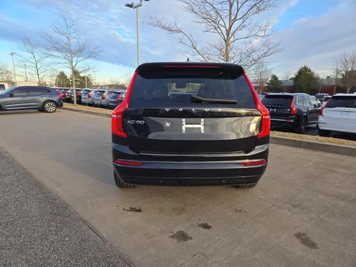 2023 Volvo XC90 B5 Core