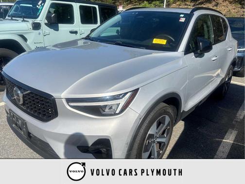 Silver 2023 Volvo XC40 B5 Plus Dark Theme