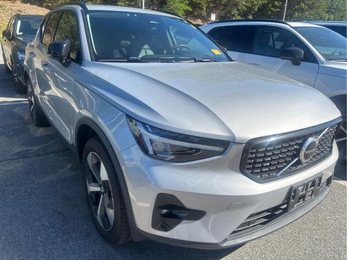 Silver 2023 Volvo XC40 B5 Plus Dark Theme