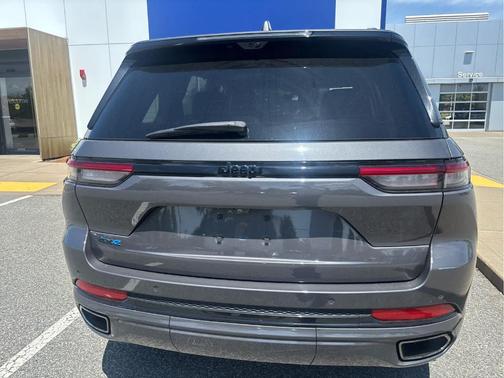 Metallic 2024 Jeep Grand Cherokee 4xe Base