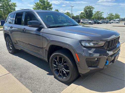 Metallic 2024 Jeep Grand Cherokee 4xe Base