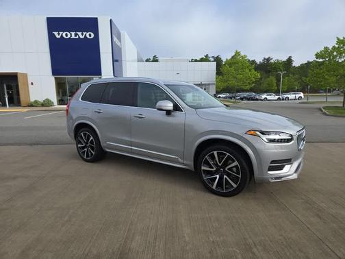 2023 Volvo XC90 B5 Plus
