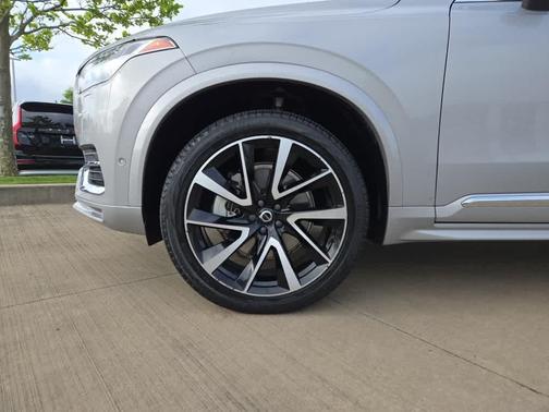 2023 Volvo XC90 B5 Plus