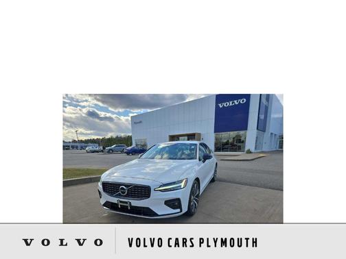 2022 Volvo S60 B5 Momentum