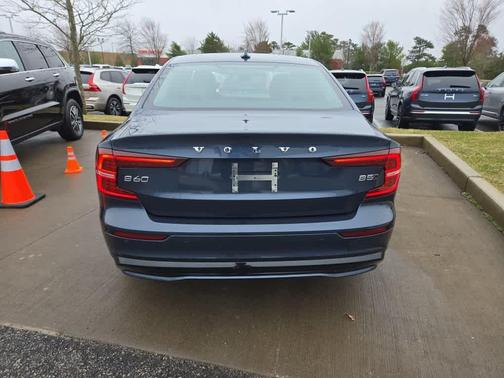 2024 Volvo S60 B5 Plus Dark Theme