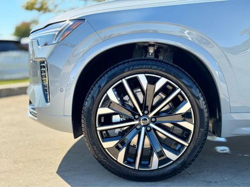 2026 Volvo XC90 B6 Plus 7-Seater