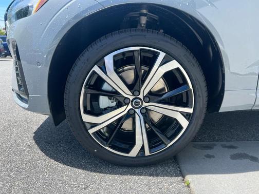 2025 Volvo XC60 B5 Ultra