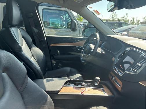 2023 Volvo XC90 B6 Core