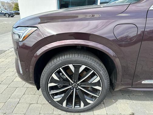 Mulberry Red 2026 Volvo XC90 Plug-In Hybrid T8 Ultra 7-Seater