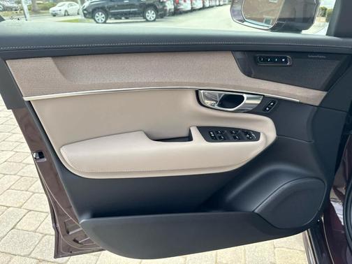 Mulberry Red 2026 Volvo XC90 Plug-In Hybrid T8 Ultra 7-Seater