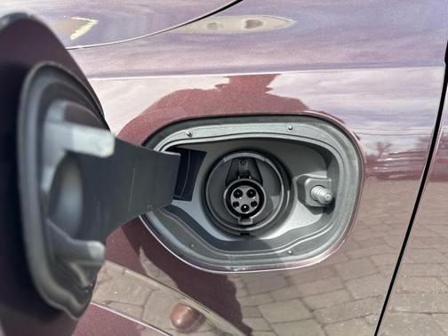Mulberry Red 2026 Volvo XC90 Plug-In Hybrid T8 Ultra 7-Seater