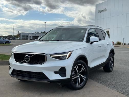 2023 Volvo XC40 B5 Core