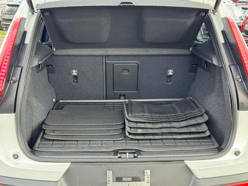 2023 Volvo XC40 B5 Core