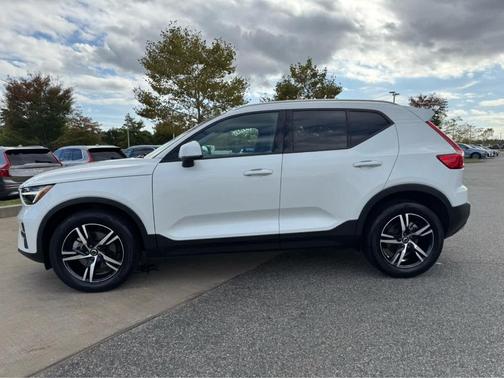 2023 Volvo XC40 B5 Core