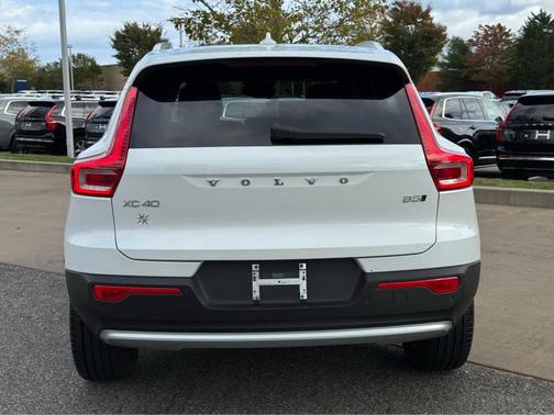 2023 Volvo XC40 B5 Core