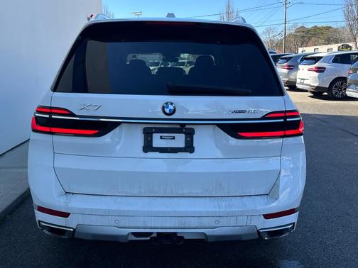 Alpine White 2023 BMW X7 xDrive40i