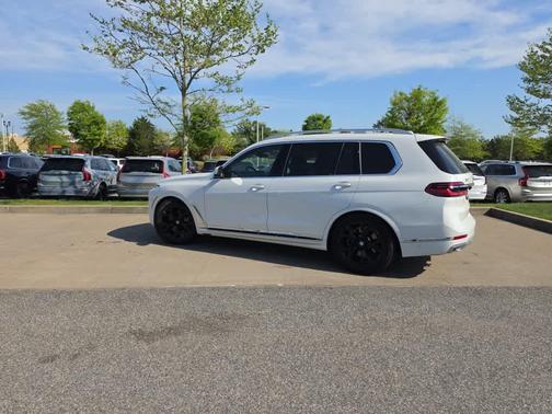 Alpine White 2023 BMW X7 xDrive40i