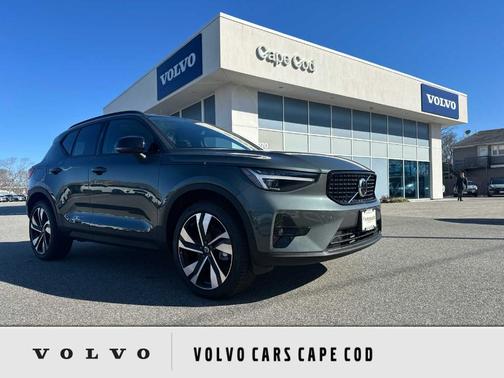 Green 2026 Volvo XC40 B5 Ultra