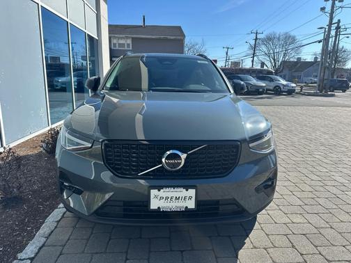 Green 2026 Volvo XC40 B5 Ultra