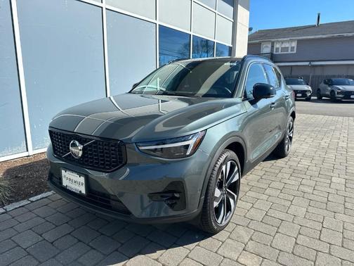 Green 2026 Volvo XC40 B5 Ultra