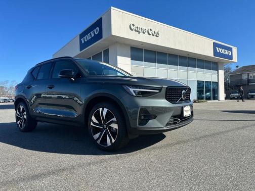 Green 2026 Volvo XC40 B5 Ultra
