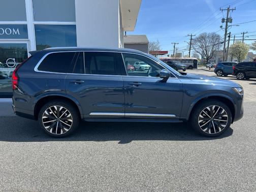 2025 Volvo XC90 B5 Core