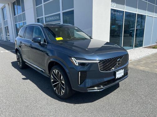 2025 Volvo XC90 B5 Core