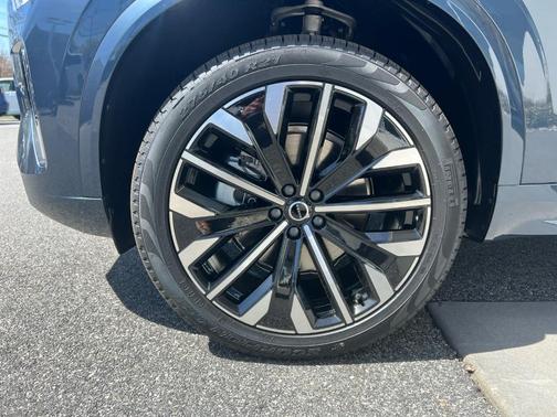 2025 Volvo XC90 B5 Core