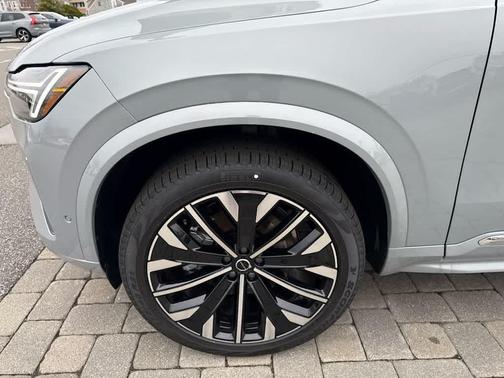 Metallic 2026 Volvo XC90 Plug-In Hybrid T8 Ultra 7-Seater