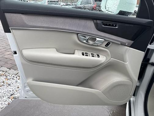 Metallic 2026 Volvo XC90 Plug-In Hybrid T8 Ultra 7-Seater