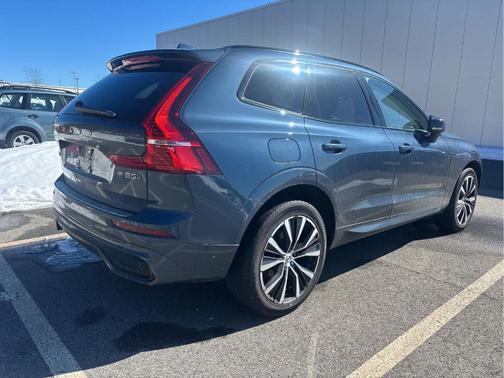 2023 Volvo XC60 B5 Plus Dark Theme