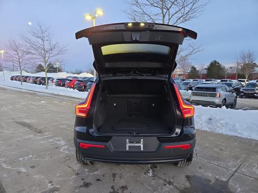 2023 Volvo XC40 B5 Plus Dark Theme