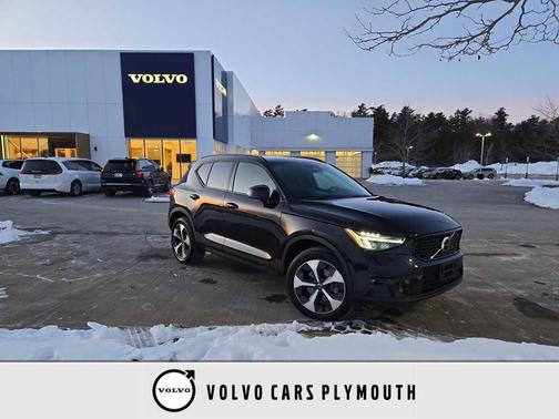 2023 Volvo XC40 B5 Plus Dark Theme