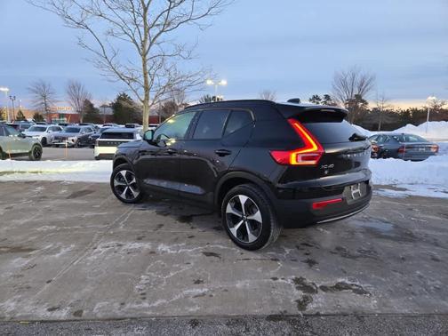 2023 Volvo XC40 B5 Plus Dark Theme